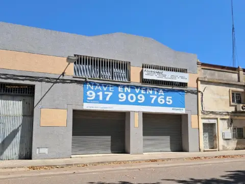 Nave industrial en calle de Paredón, 43